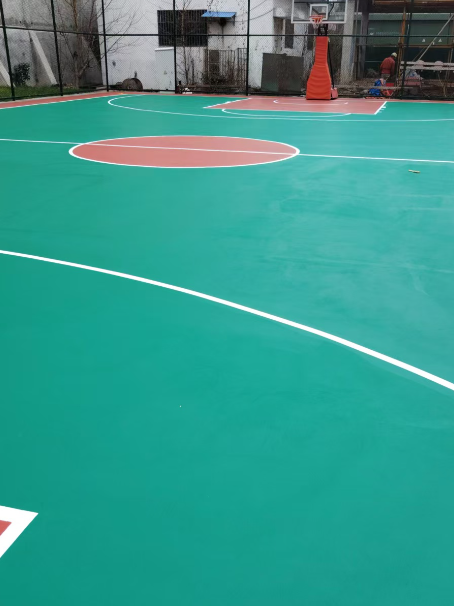 巴音郭楞 球场长期使用易出现地面开裂