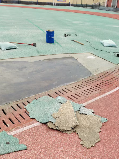 巴音郭楞球场翻新维修补、球场翻新修补改造